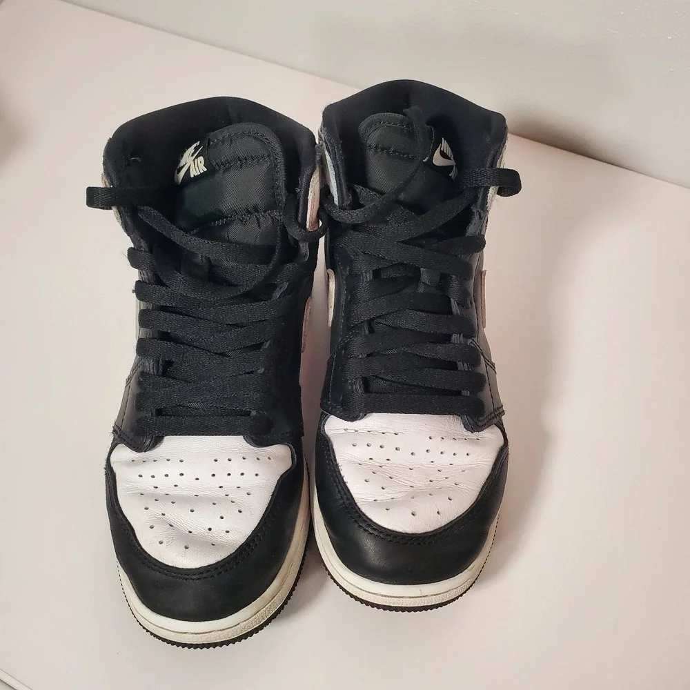 Nike Air Jordan 1 Mid Black White FD1437-010 Size 5.5Y Youth–Classic Retro Style